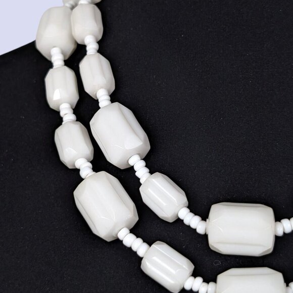 (2/$20) Vintage 2-Strand White Beaded Necklace - Picture 3 of 5